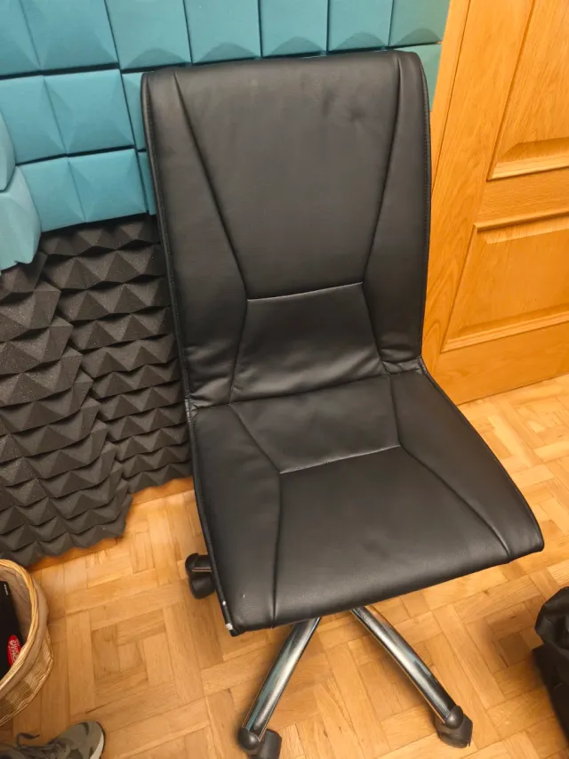 Silla de oficina negra