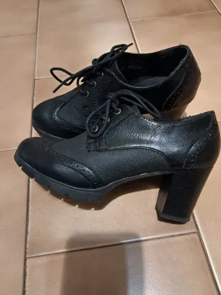 Scarpe stringate nere donna