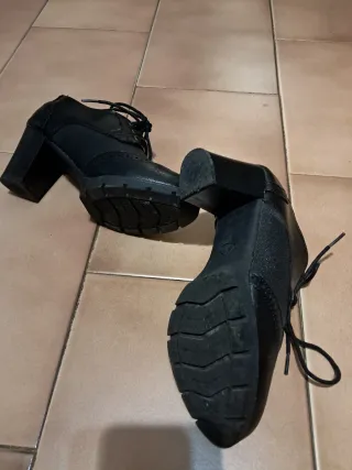 Scarpe stringate nere donna