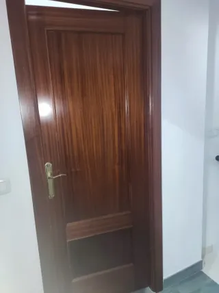 Puerta de madera interior