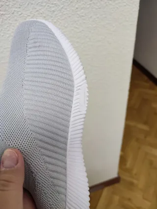 Zapatillas grises sin cordones talla 42