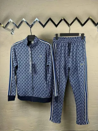 Conjunto deportivo 5G con etiqueta