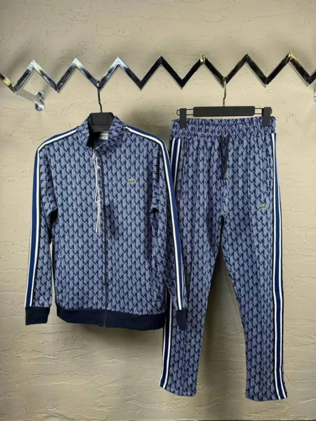 Conjunto deportivo 5G con etiqueta