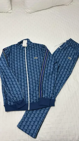 Conjunto deportivo 5G con etiqueta