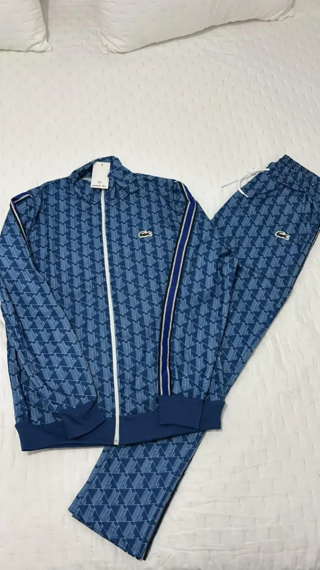 Conjunto deportivo 5G con etiqueta