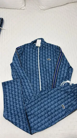 Conjunto deportivo 5G con etiqueta