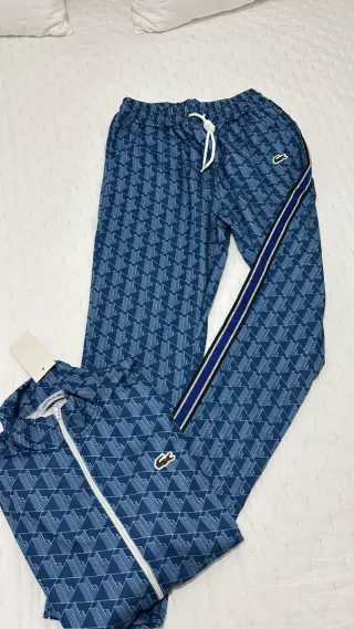 Conjunto deportivo 5G con etiqueta