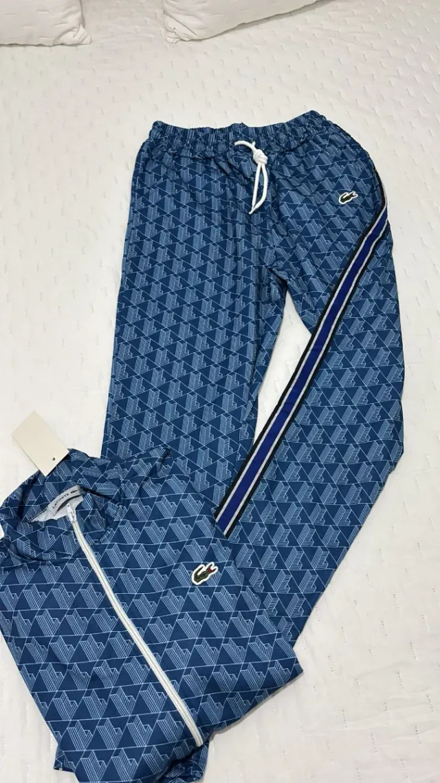 Conjunto deportivo 5G con etiqueta