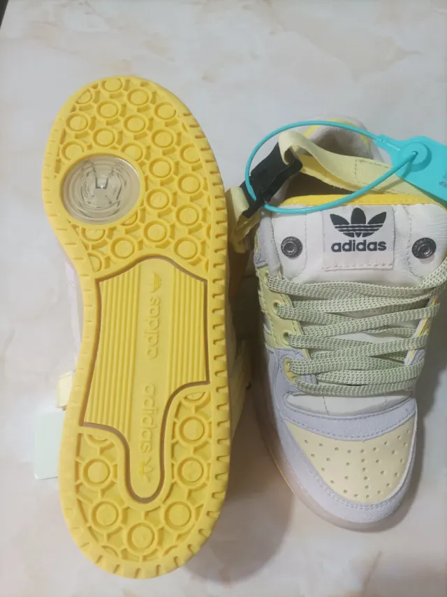 Zapatillas Beige y Amarillo