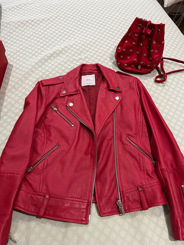 Chaqueta de piel roja Mango