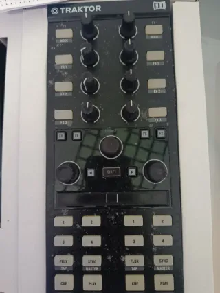 Controladores DJ Traktor Kontrol Z1 y X1