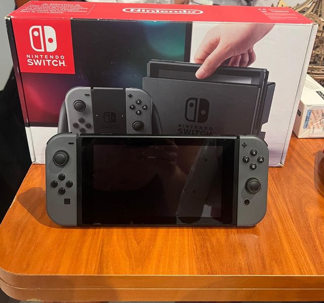 Nintendo Switch con caja y funda