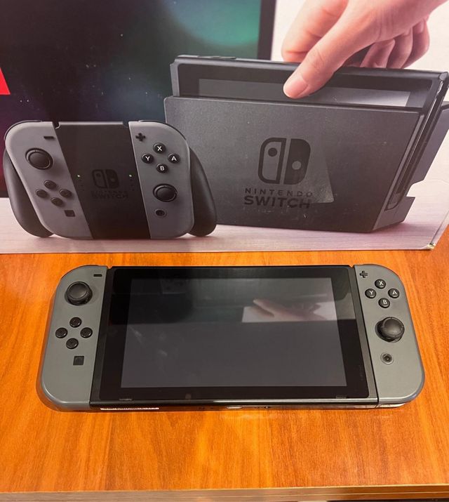 Nintendo Switch con caja y funda