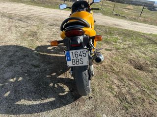 Suzuki SV650 Amarilla