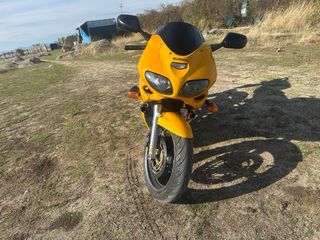 Suzuki SV650 Amarilla