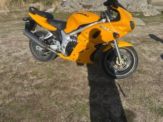 Suzuki SV650 Amarilla