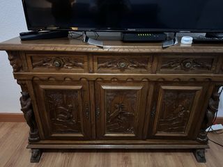 Mueble de entrada de madera tallada