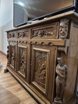 Mueble de entrada de madera tallada