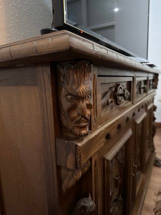 Mueble de entrada de madera tallada