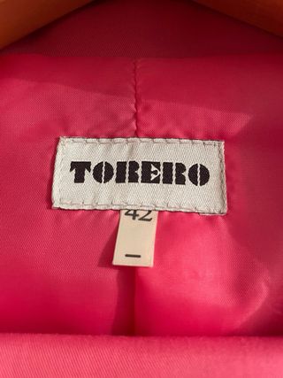 Traje marca Torero talla 42 fucsia
