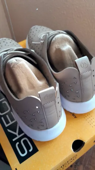 Deportivos beige mujer