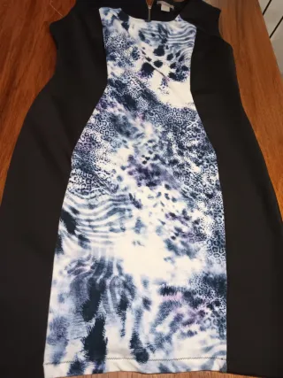 Vestido Negro con Estampado Multicolor