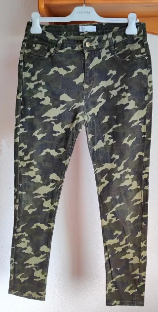 Pantalón pitillo camuflaje Mulaya
