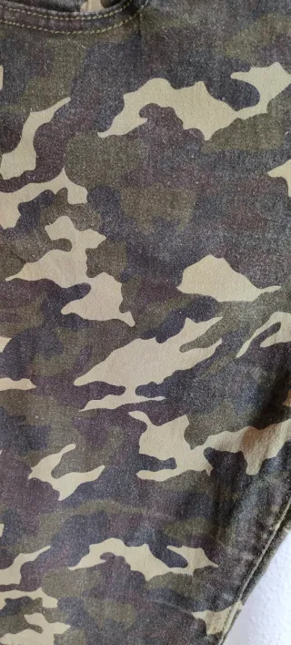Pantalón pitillo camuflaje Mulaya