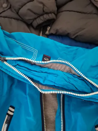 Lote ropa. Abrigos niño 6-7 años (2 unidades).