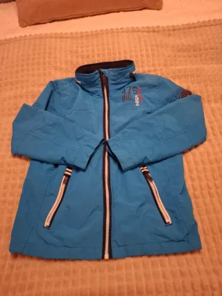 Lote ropa. Abrigos niño 6-7 años (2 unidades).