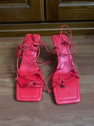 Sandalias rojas Zara
