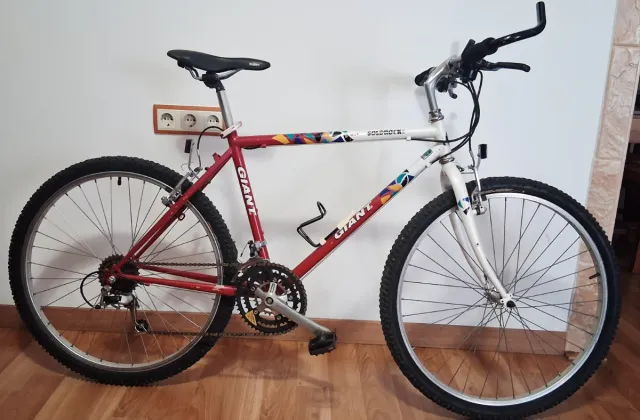 Bicicleta Giant Coldrock Roja y Blanca