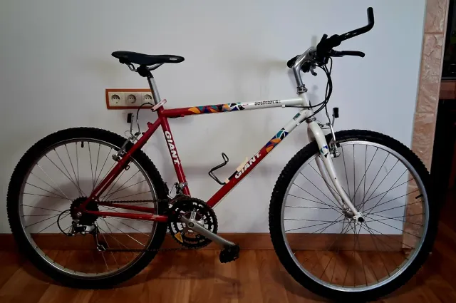 Bicicleta Giant Coldrock Roja y Blanca