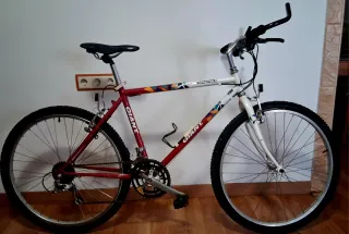 Bicicleta Giant Coldrock Roja y Blanca