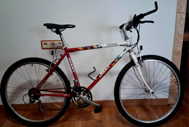Bicicleta Giant Coldrock Roja y Blanca