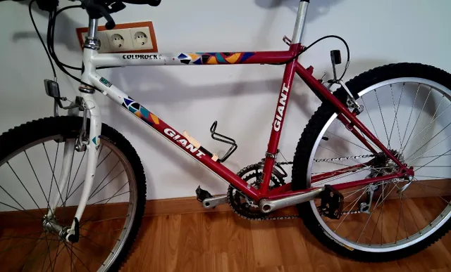 Bicicleta Giant Coldrock Roja y Blanca