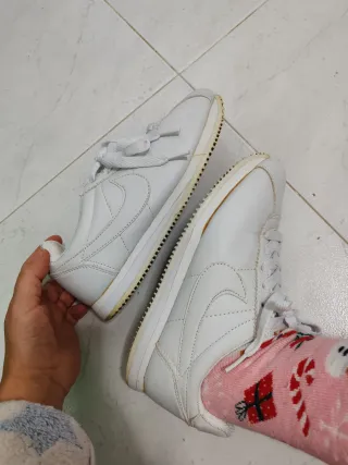 Tenis Nike Blancos Clásicos talla 36
