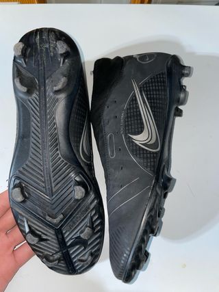 Botas de fútbol Nike negras talla 42,5