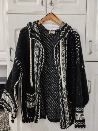 Chaqueta oversize Pull&Bear negra y blanca punto