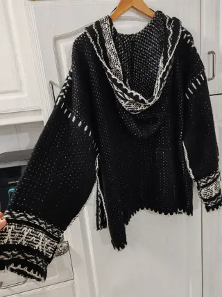 Chaqueta oversize Pull&Bear negra y blanca punto