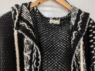 Chaqueta oversize Pull&Bear negra y blanca punto
