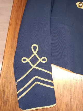 Chaqueta Stradivarius azul con detalles dorados T.