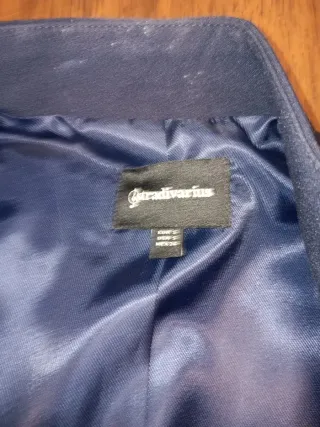Chaqueta Stradivarius azul con detalles dorados T.