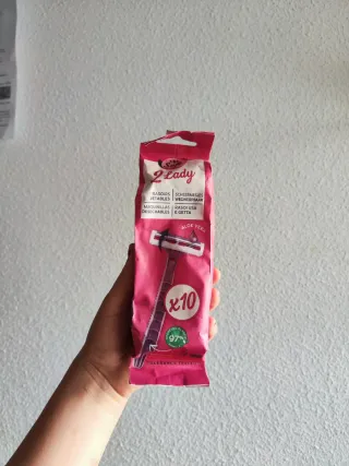 Pack 10 cuchillas de afeitar 2 Lady y sales d baño