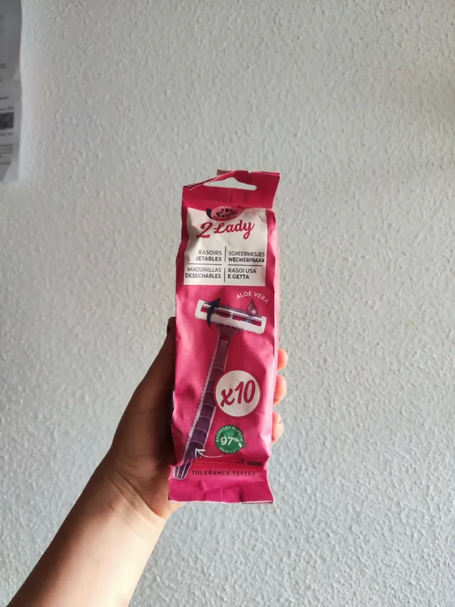 Pack 10 cuchillas de afeitar 2 Lady y sales d baño