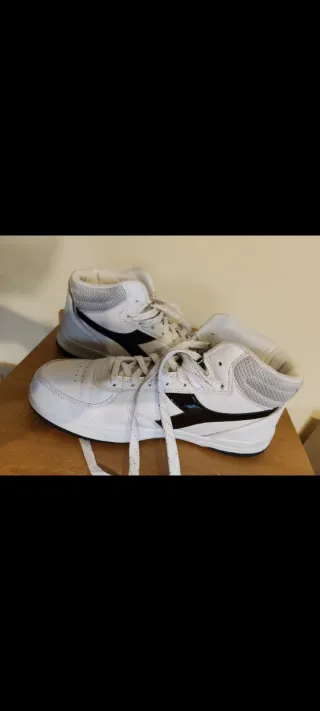 Adidas Sneakers Bianche e Nere senza scatola