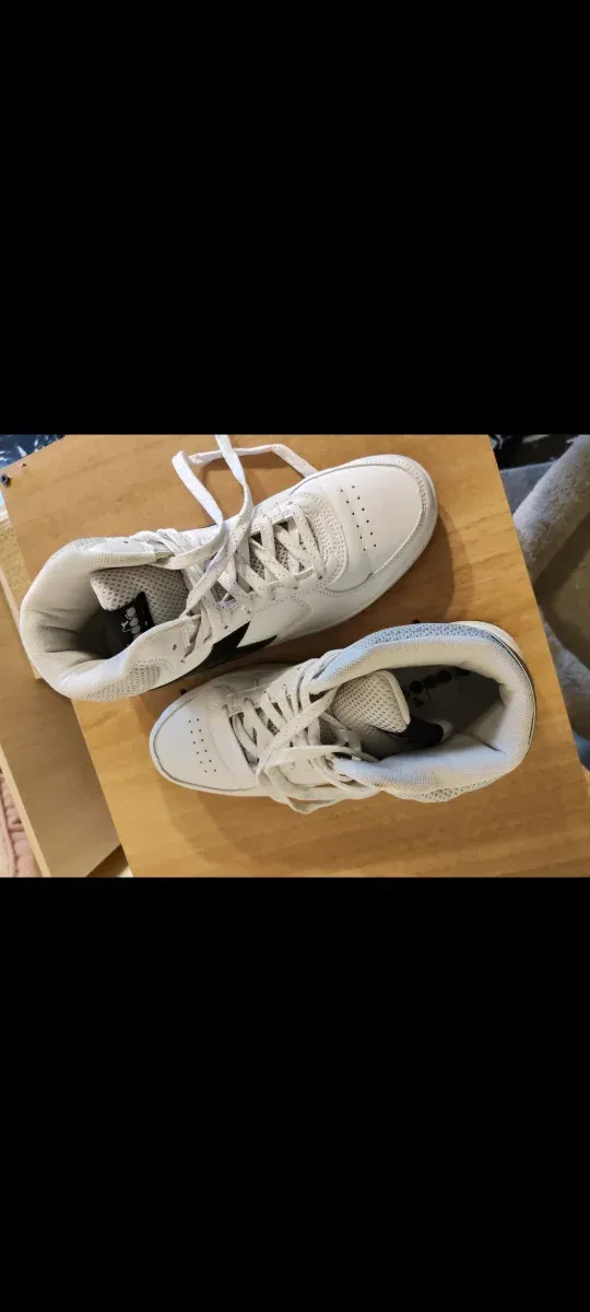 Adidas Sneakers Bianche e Nere senza scatola