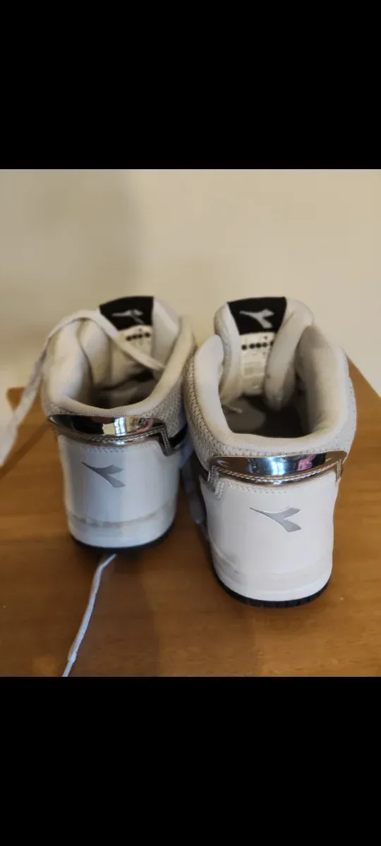 Adidas Sneakers Bianche e Nere senza scatola