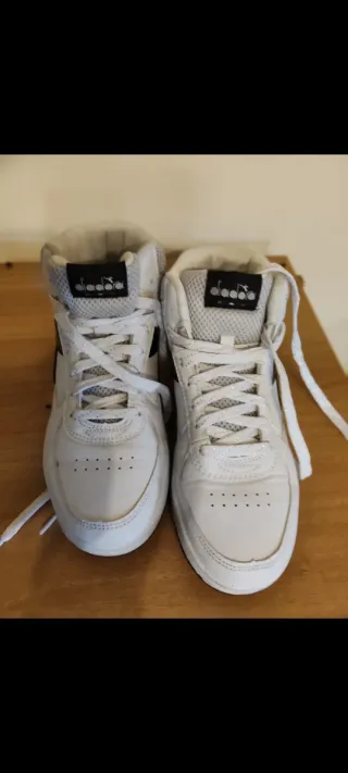 Adidas Sneakers Bianche e Nere senza scatola