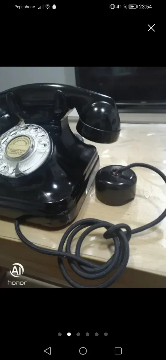Antico telefono nero in bakelite di Telefónica